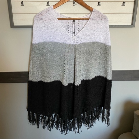 MAXSPORT knit fringed poncho size small/medium - Picture 7 of 12